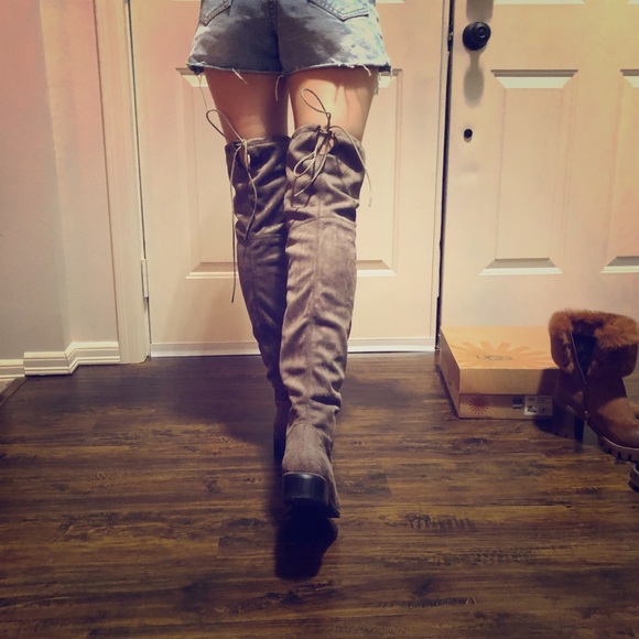 the same style with Stuart Weitzman - Picture 1 of 7